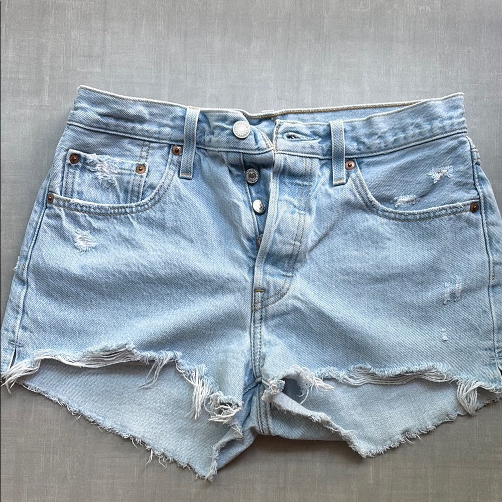 Levi’s 501 original fit shorts // donating at end of the week!